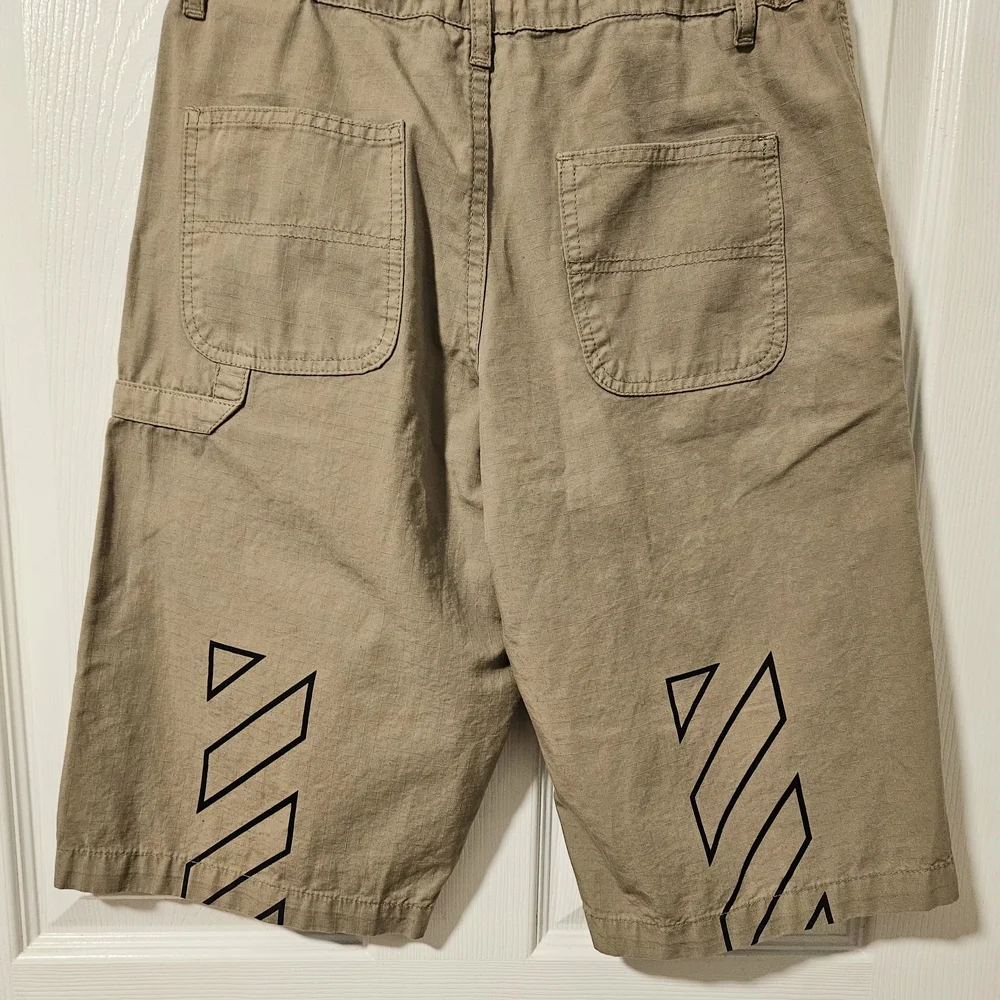 Off-White Beige Graphic Stripe Knee-Length Shorts - Picture 2 of 4
